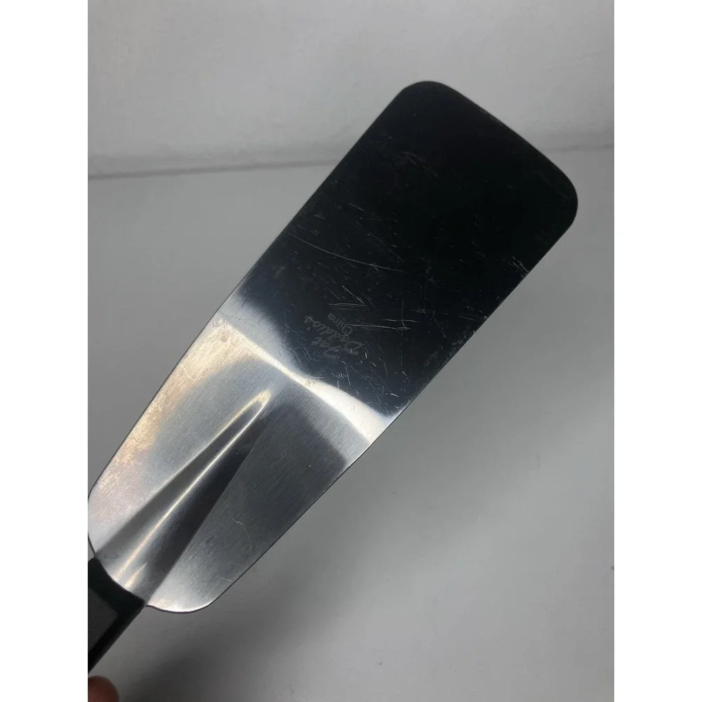Fat Daddio's Spatula, 2.5 Inch, Angled Cookie, Black, Silver